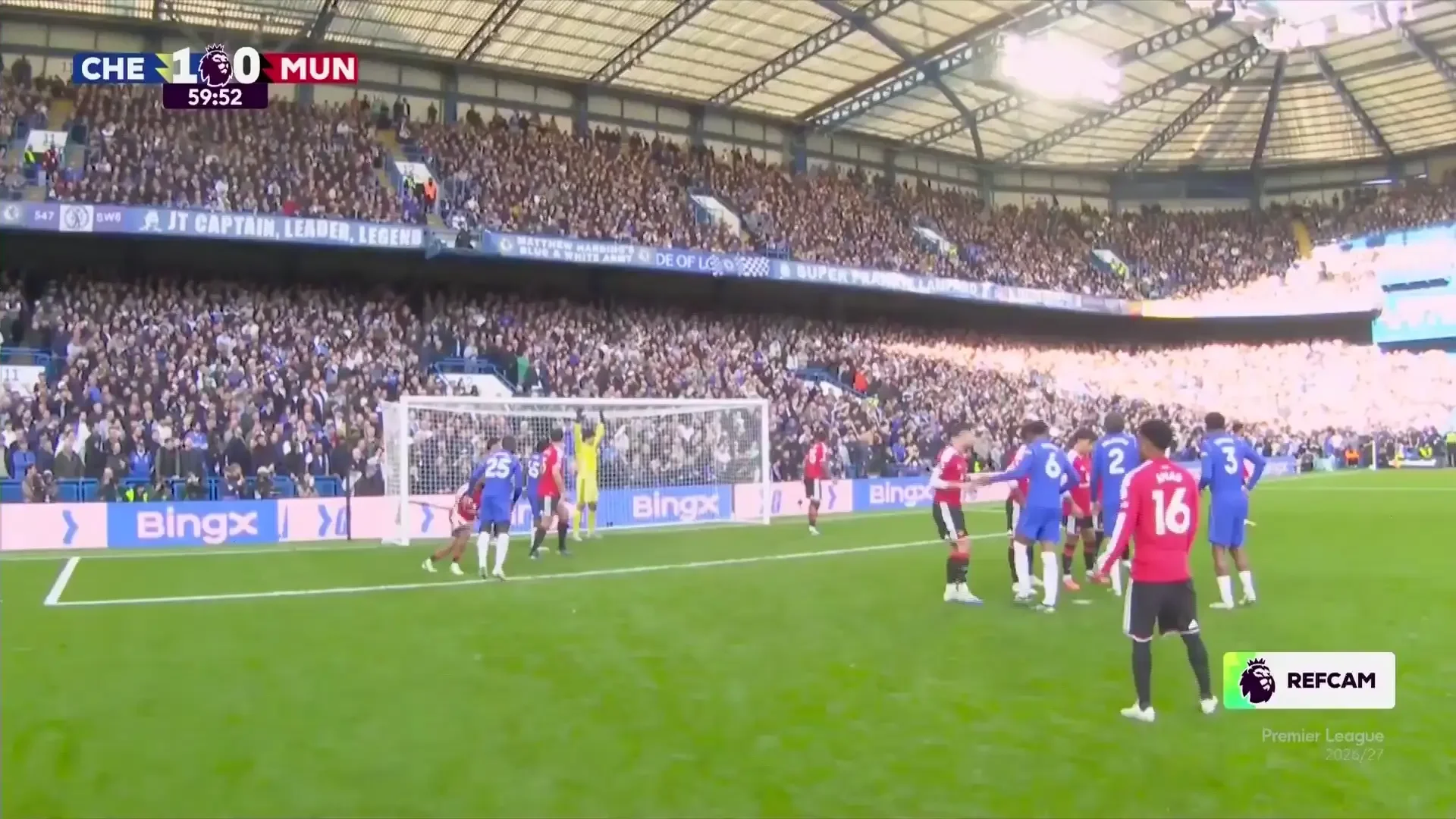 Chelsea - Manchester United | Min. 61: Penalty pentru Chelsea! Lisandro Martinez îl faultează în careu pe Rogers, iar arbitrul dictează penalty după ce merge la monitorul VAR.