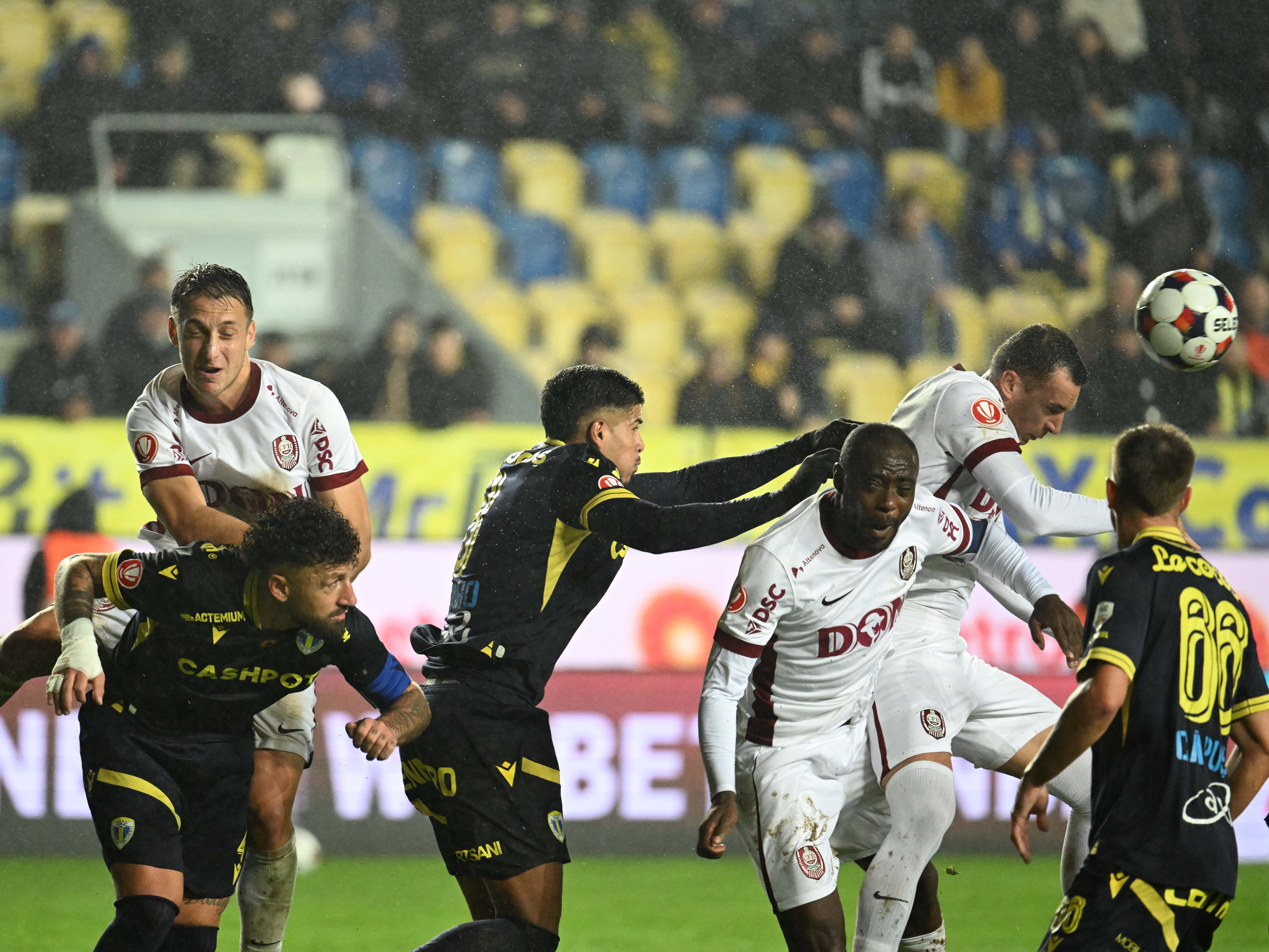 Petrolul Ploiești - CFR Cluj, ACUM pe Sport.ro! Spectacol cu goluri pe „Ilie Oană”