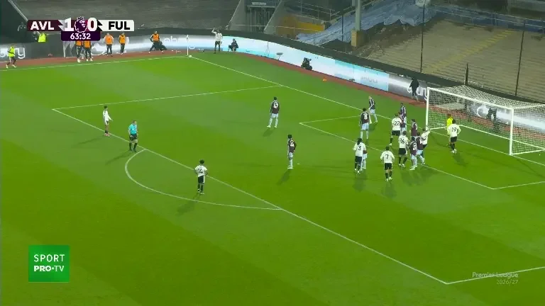 Zion Suzuki scapă în poartă o minge venită direct din corner în Aston Villa - Fulham! (VOYO SPORT 1)