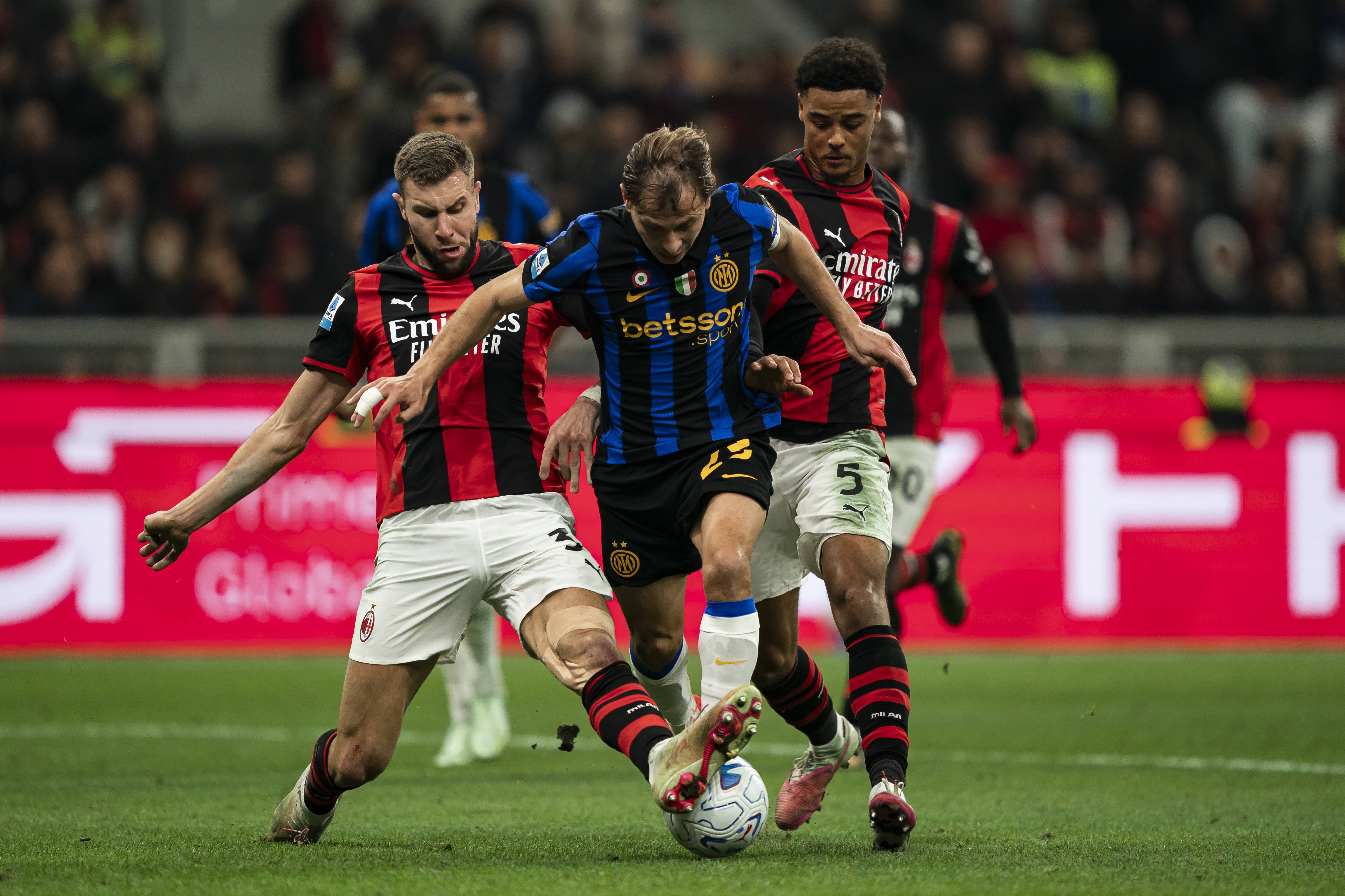 Ce au scris italienii după ce Interul lui Chivu a fost zdrobit de rivala AC Milan